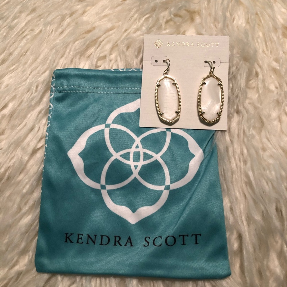 Kendra Scott Elle Earrings White MOP/Gold